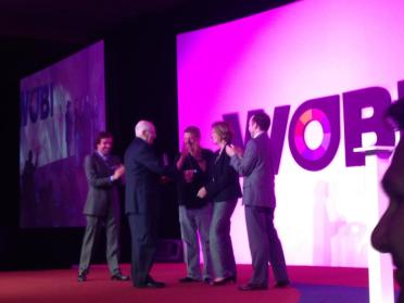 marcela velasco recibe premio kotler